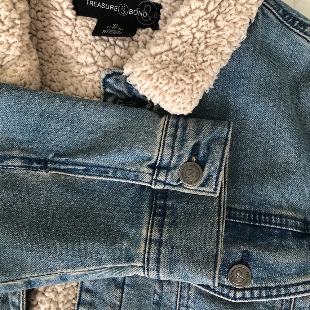 like new denim jacket with fleece inside and color - Picture 14 of 15